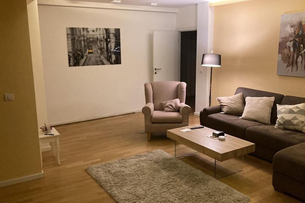 Crown Central Three Bedroom Apartment Belgrade Exterior photo