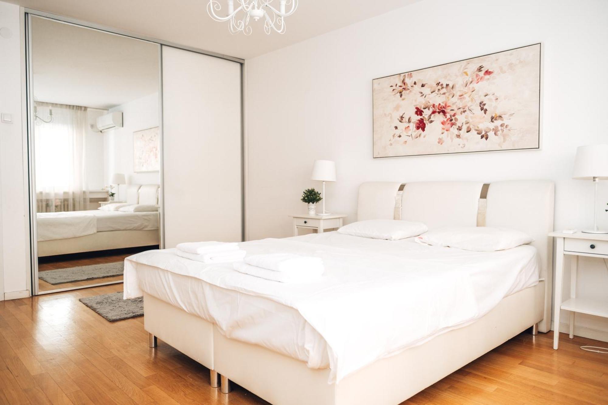 Crown Central Three Bedroom Apartment Belgrade Exterior photo