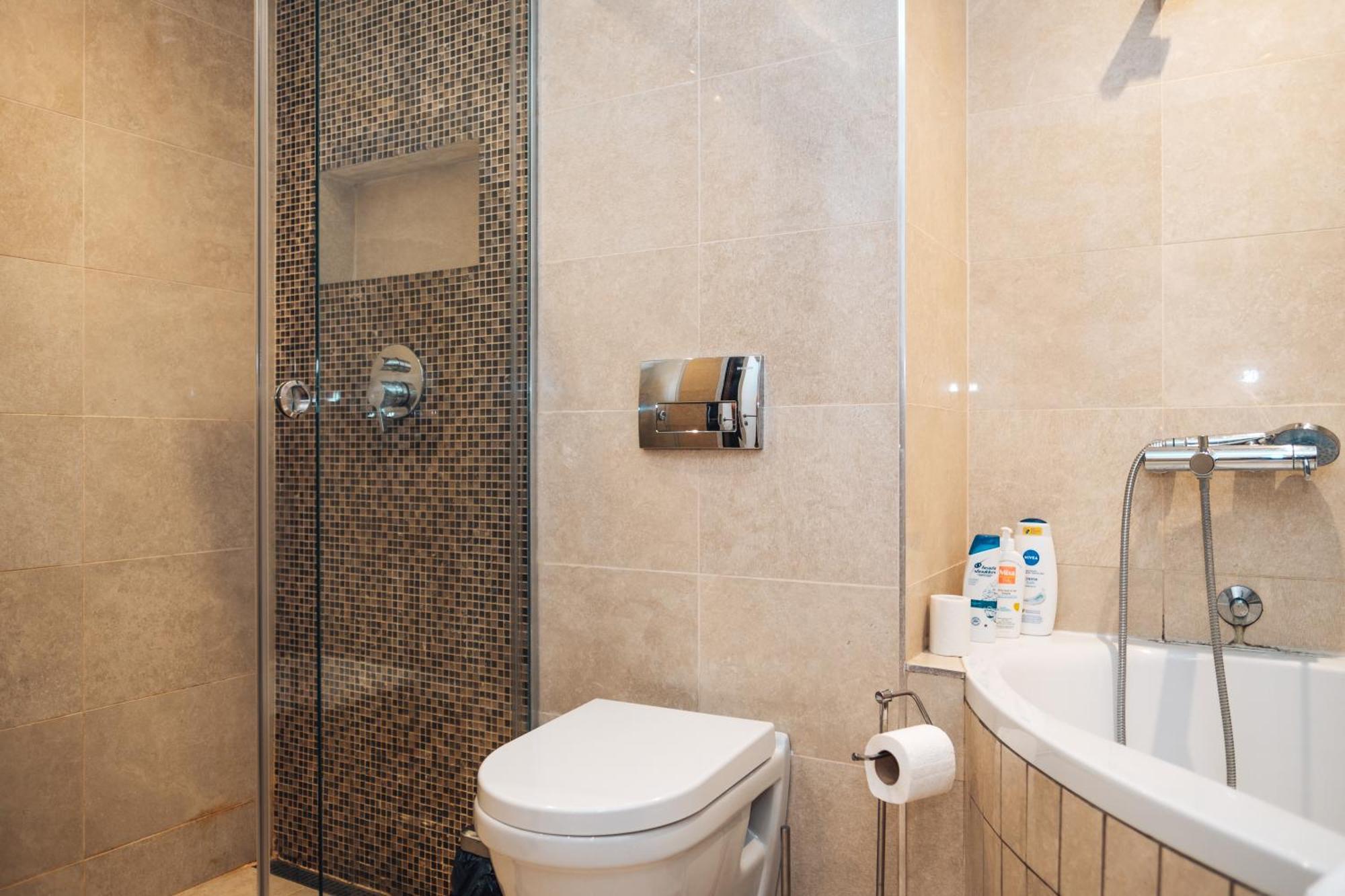 Crown Central Three Bedroom Apartment Belgrade Exterior photo