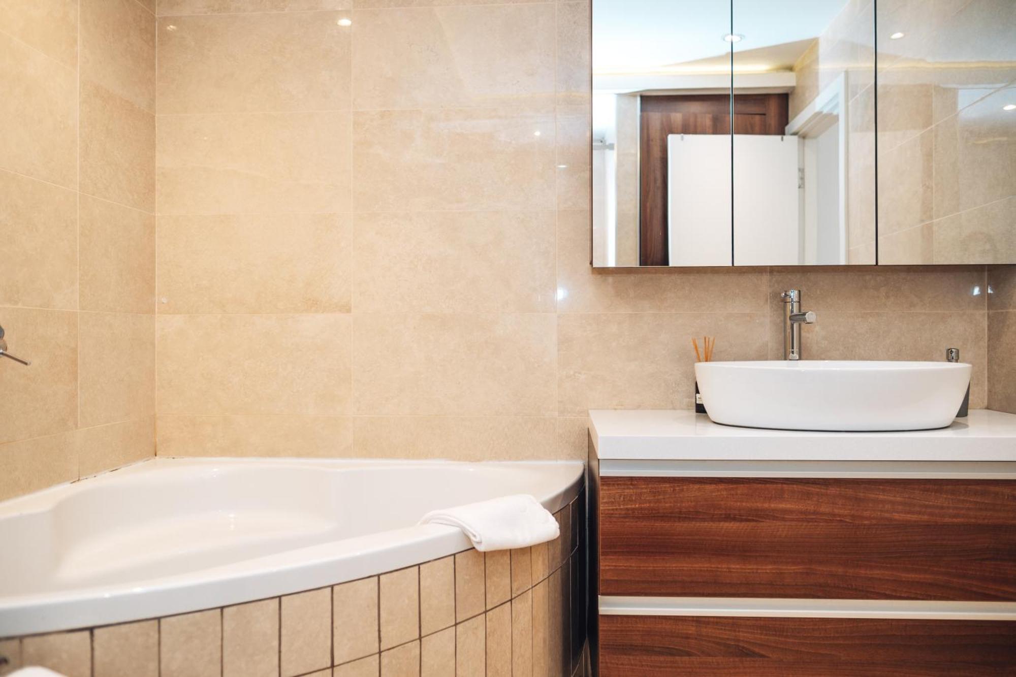 Crown Central Three Bedroom Apartment Belgrade Exterior photo